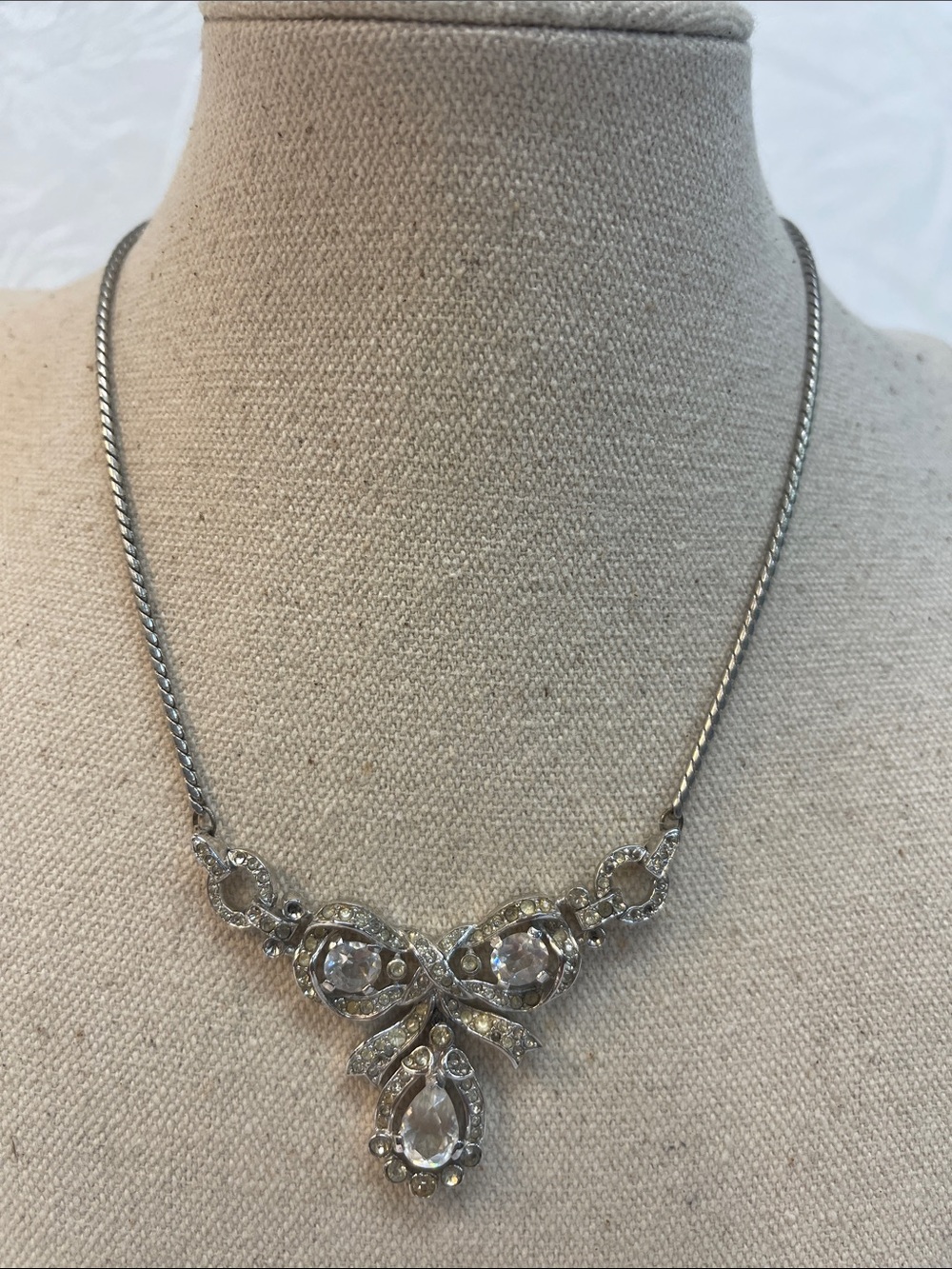 Vintage Crown Trifari costume jewelry necklace with bow and pendant